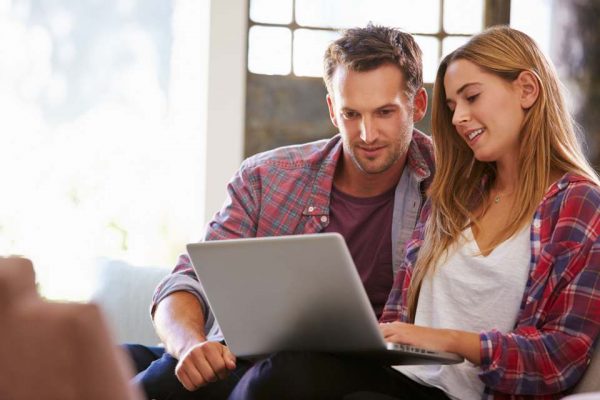 couple-looking-at-laptop